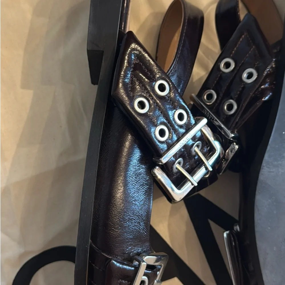 Ganni Stylish Burgundy Women's Shoes with Buckle Detail - Picture 5 of 6